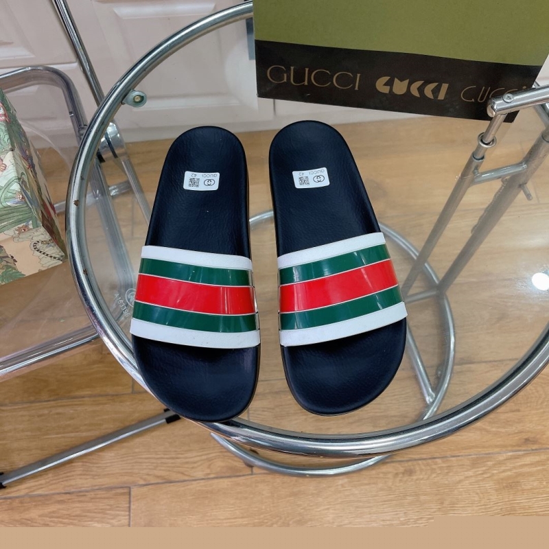 G*u*i slippers